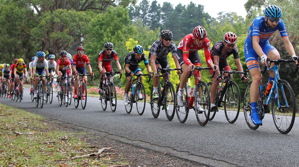 Cam Wurf (centre, grey and white chequered kit) rode for Cannondale last year but it's not yet clear who the Tasmanian is riding for in 2015.