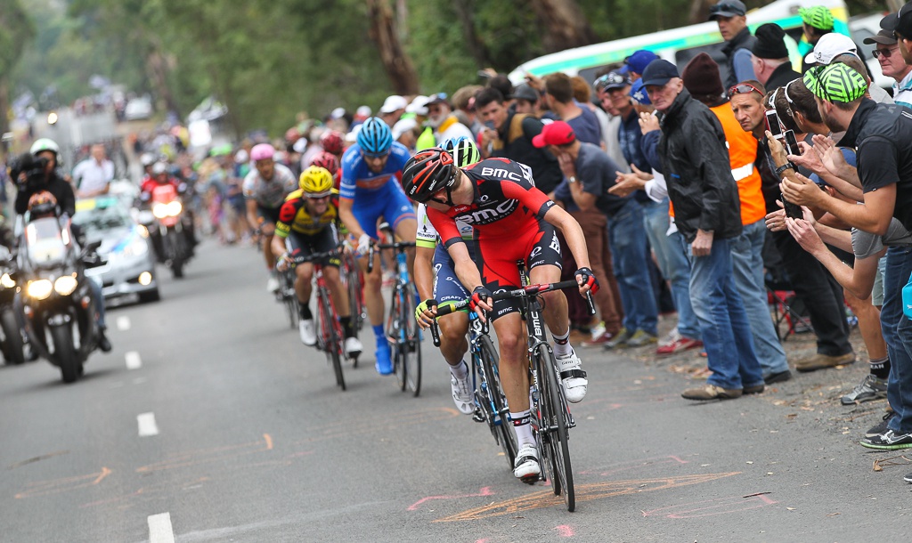 Campbell Flakemore attacks from the elite lead group on the final climb, and is marked by Caleb Ewan. Ewan would make the catch then attack on his own, opening up a small gap before being caught by Jack Bobridge and another four riders.