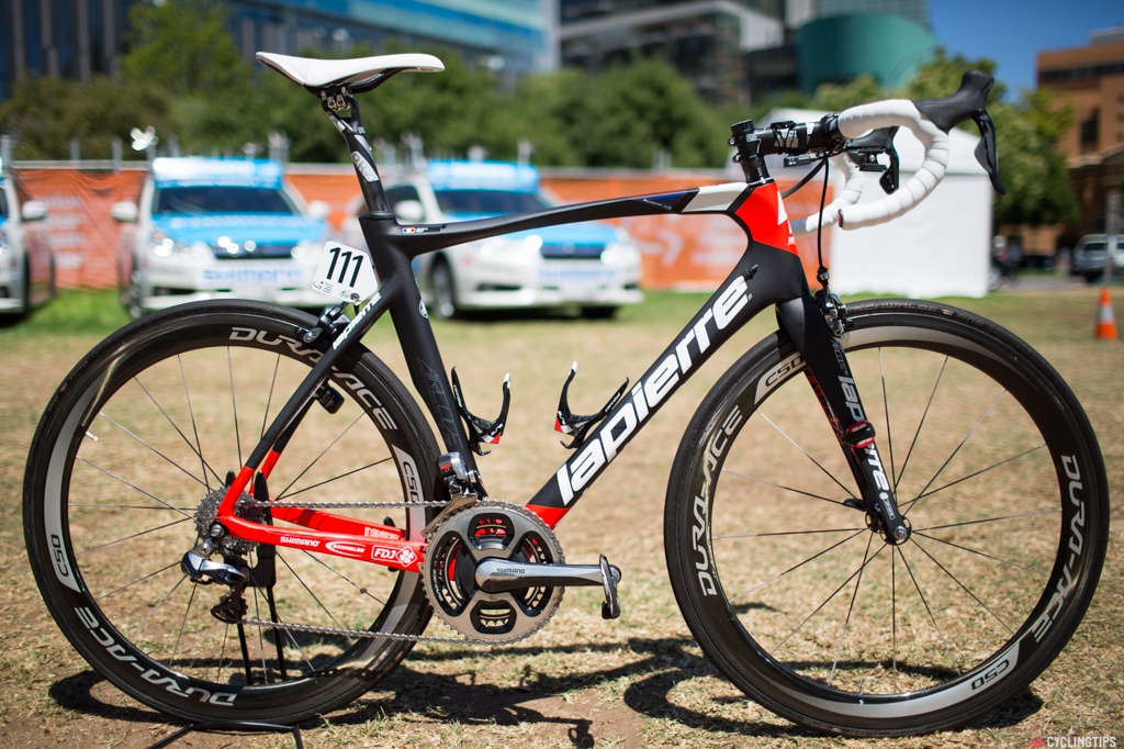 FDJ.fr is riding Lapierre bikes again but this year the riders are on the "AirCode" model released in the latter half of 2014. Outfitted with Shimano/PRO components and SRM powermeters, it's a simple but stunning looking bike.