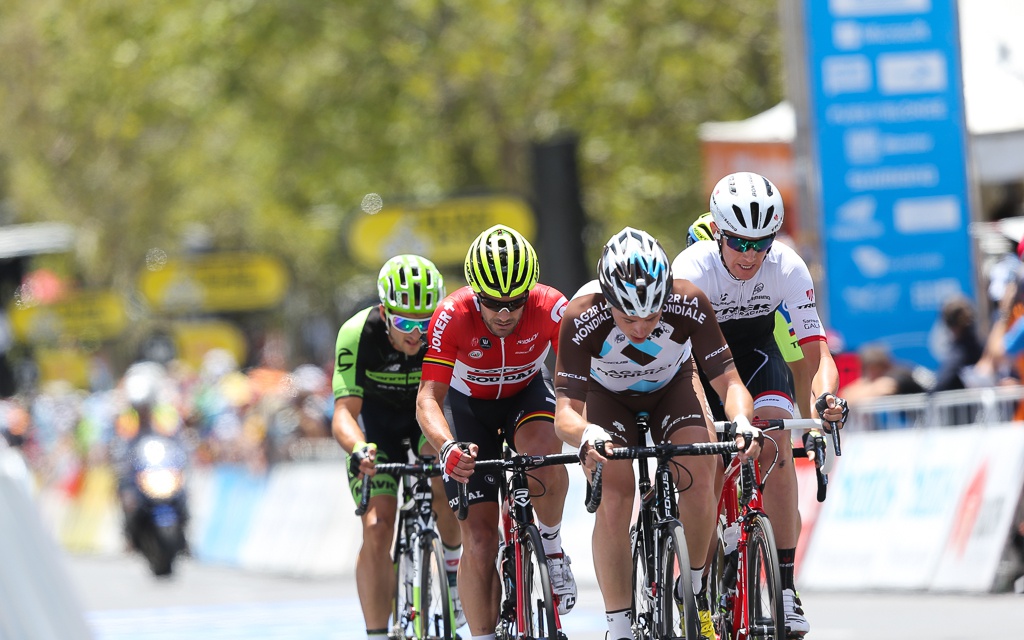 The day's first breakaway featured Greg Henderson (Lotto Soudal), Nathan Haas (Cannondale-Garmin), Calvin Watson (Trek Factory Racing), Manuele Boaro (Tinkoff-Saxo) and Alexis Gougeard (Ag2r-La Mondiale).