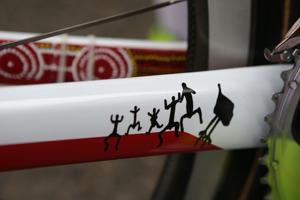 Cadel's BMC paint job has a nod to indigenous Australian art ...