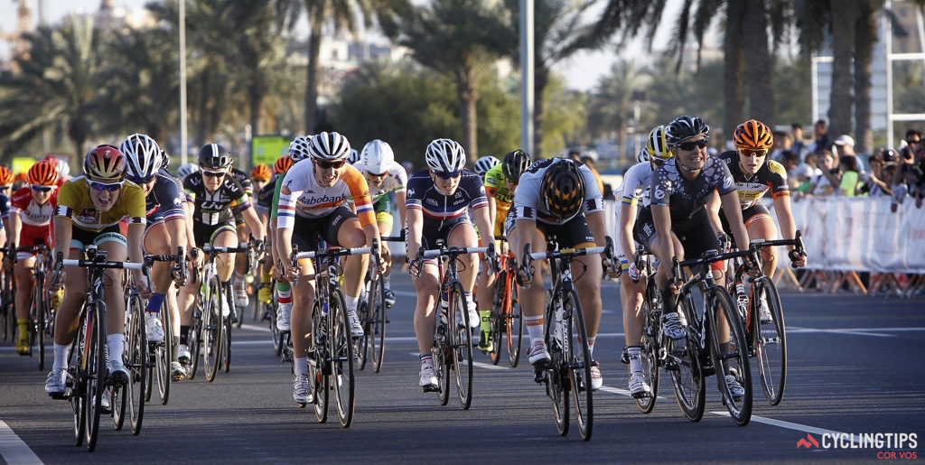 Lizzie Armitstead (Boels-Dolmans) puts a stamp of authority on the final day of racing, sprinting to victory in the race leader's jersey.