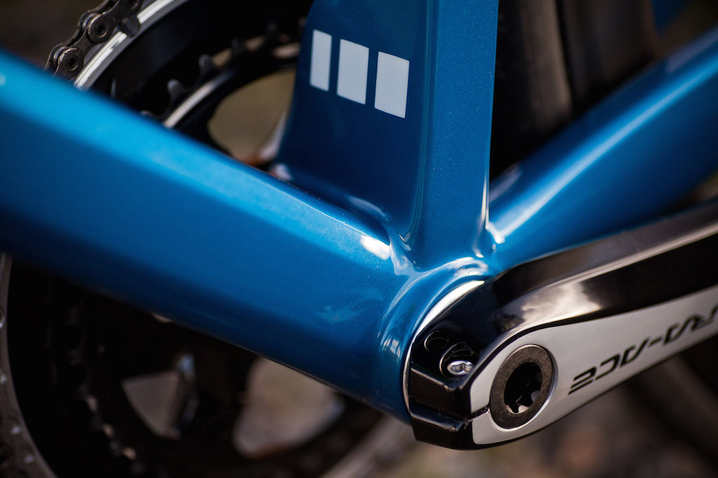 Arendt van Deyk says, "Engineering and material selection is focused on an excellent stiffness to weight ratio, including a bold bottom bracket area (BB86 standard) as well as a tapered 1,5" fork."