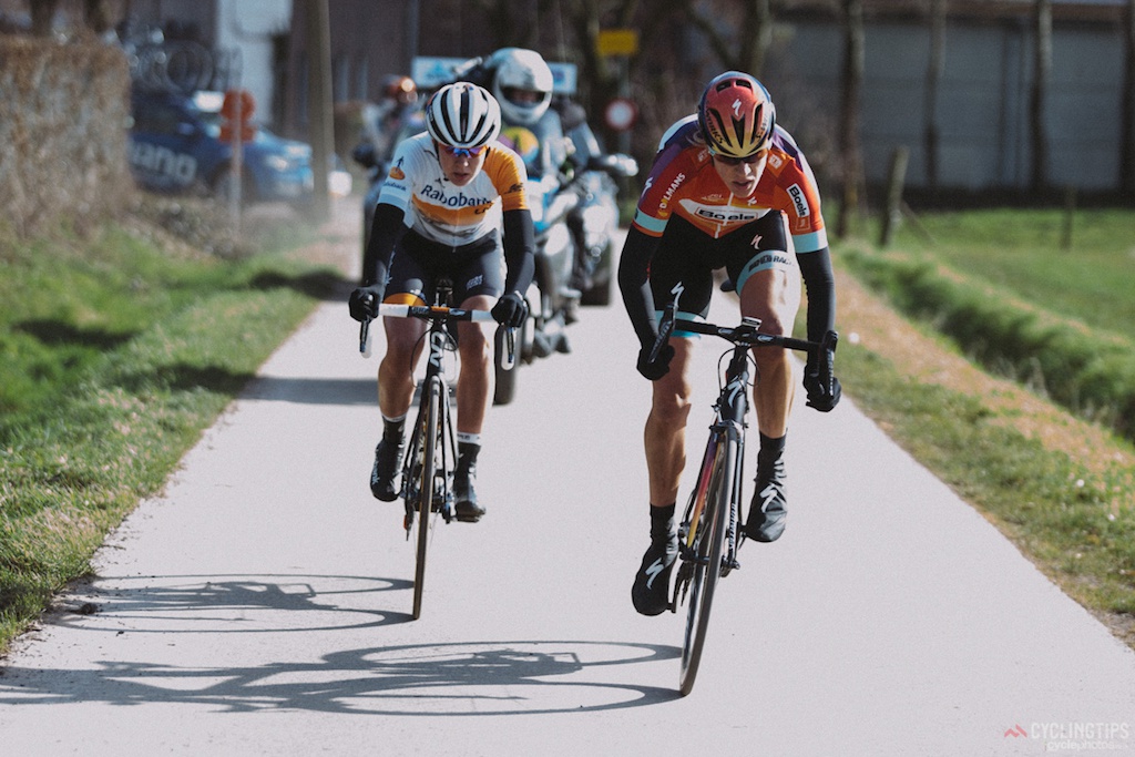 Ellen van Dijk and Anna van der Breggen quickly established an advantage over their chasers.  The duo were evenly matched. Whilst van der Breggen is stronger on the hills, the roads to the finish were flat. Van Dijk, has won multiple world titles against the clock – in both the individual time trial and the team time trial – and is typically the stronger sprinter of the two.