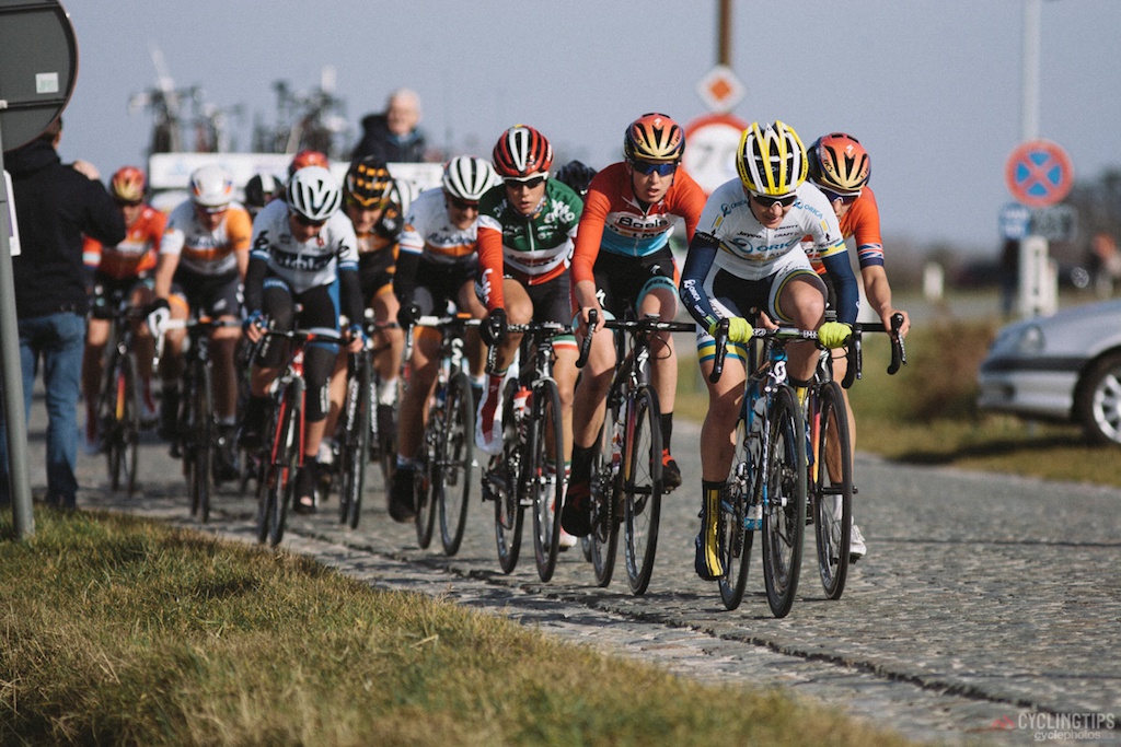 Emma Johnasson, shown on the front of Lange Munte, the sixth and final cobbled sector, was one of the only riders willing to commit to the chase. “I tried to close a bit on the Paddestraat and the Lippenhove,” she said. “I had them on 20 or 30 seconds.”