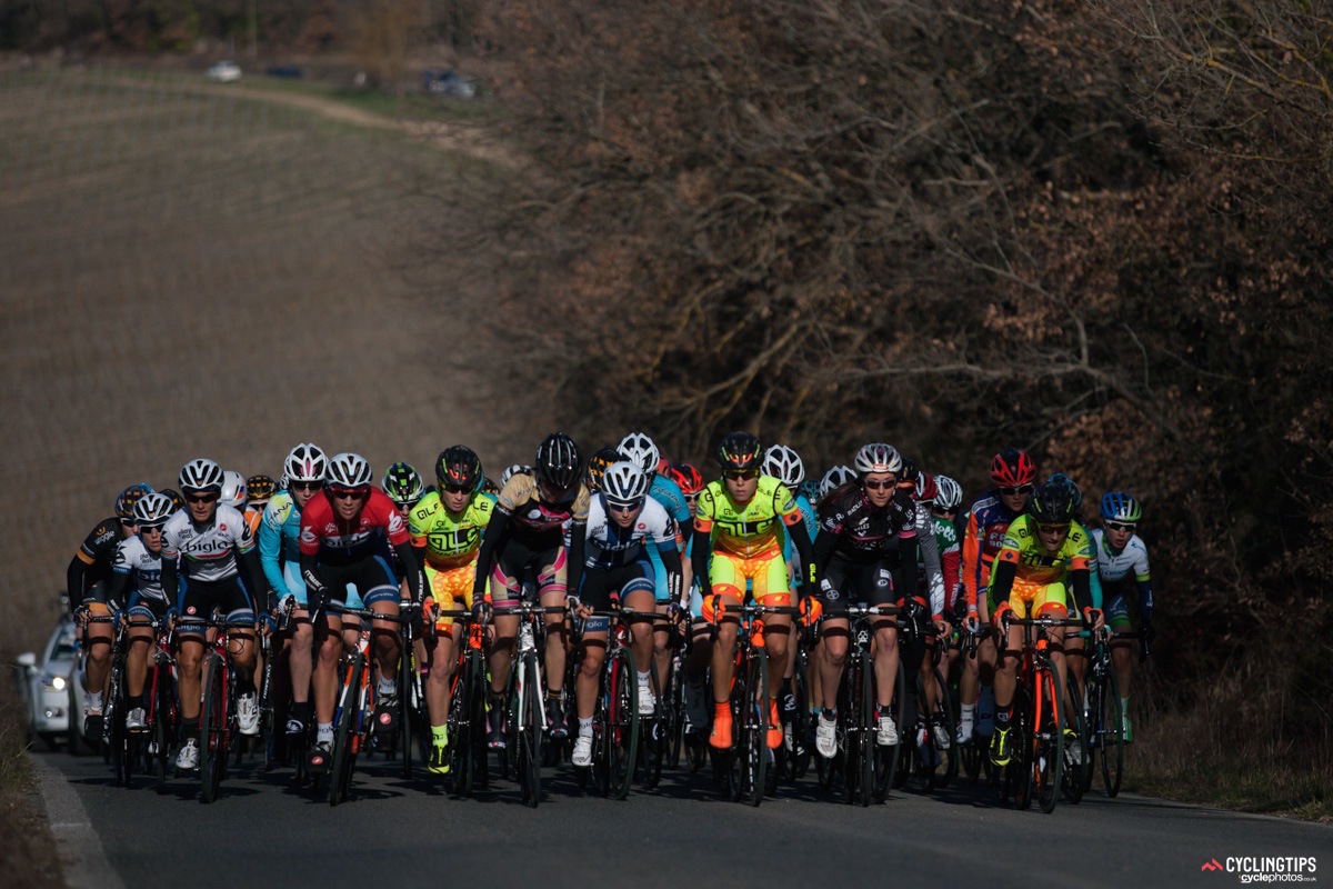 The five gravel sections were the main talking points ahead of the race but the white roads were far from the only challenge. The entire course undulated with barely a metre of flat. “It was pretty stress free until the second gravel section,” said Gracie Elvin. “The bunch was a bit nervous, and it was quite high speed, but we looked after ourselves well.” Ashleigh Moolman Paiso (Bigla) also commented on the nerves in the early part of the race: “The bunch was really nervous, so there a lot of unnecessarily dangerous sections where people would just react quite quickly to something little, and it’s a like a domino effect in the bunch.”