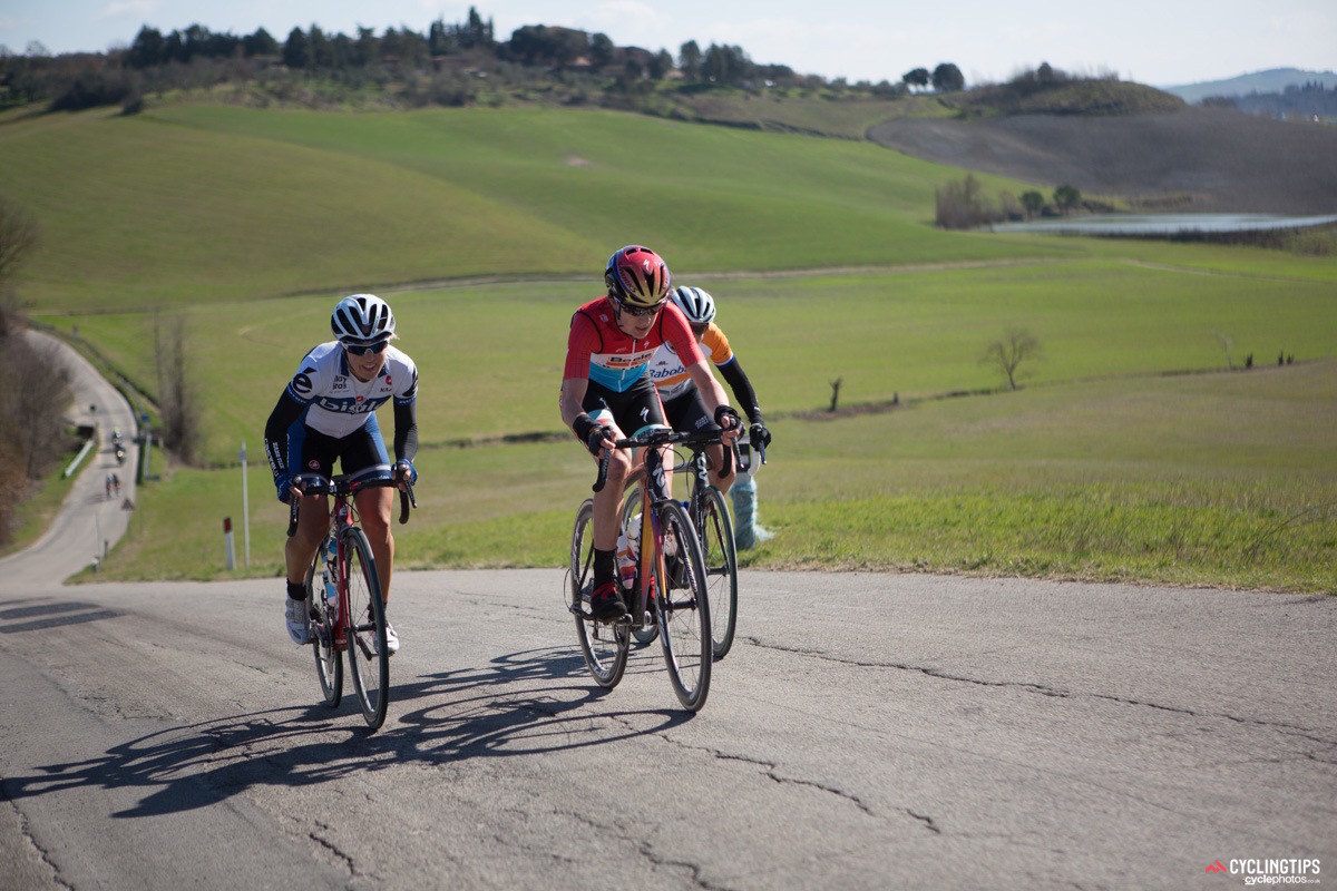 The front group continued to split as the steep climbs, winding descents and blustery winds took their toll. Only five riders remained in contention - Moolman, Armitstead, Guarnier, van der Breggen and Longo Borghini – coming into the fourth sector of gravel.