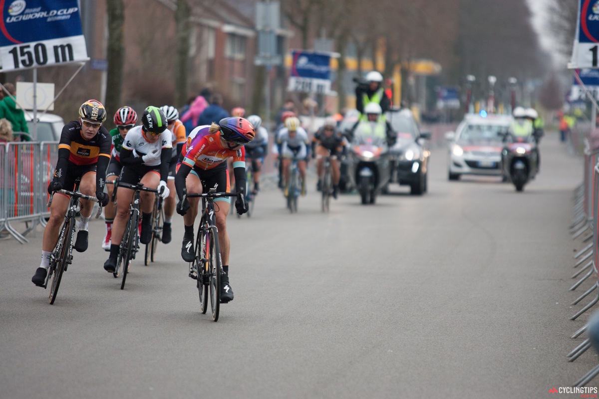 Ellen van Dijk (Boels-Dolmans) sits at the front of the chase group, just a handful of seconds behind the four leaders.