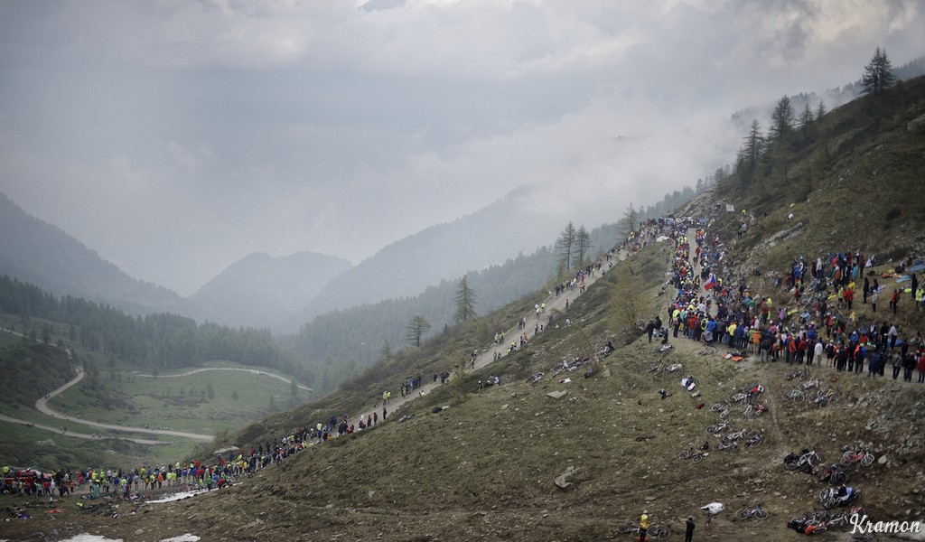 up the dirt roads of the Colle delle Finestre (2178m)
Giro d'Italia 2015
stage 20: Saint Vincent - Sestriere (199km)