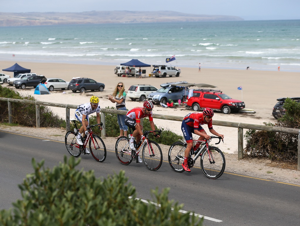 Jordan Kerby (Drapac), Jack Bobridge (UniSA-Australia) and Greg Henderson (Lotto Soudal) formed the day's breakaway.