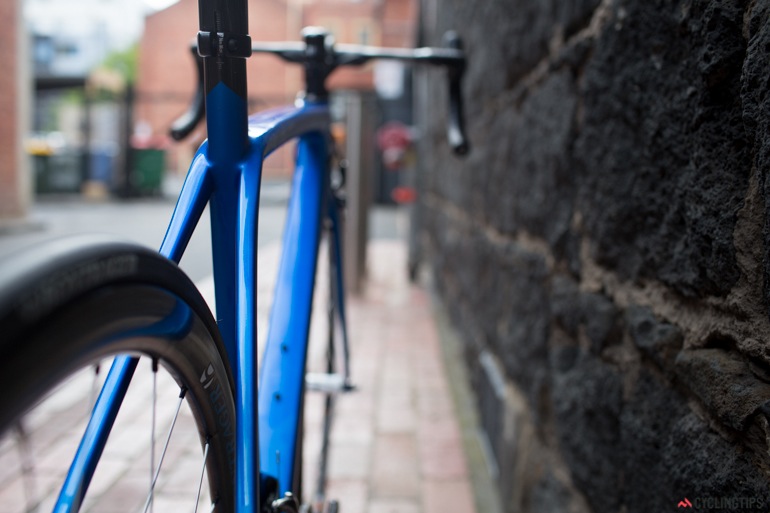 The rear triangle has an elegant aesthetic with the rear brake positioned under the chain stays.