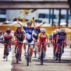 And the winner of the @skcc1 LSL Supercrit women's race, Chloe Hosking. Great victory salute. (Photo by @jxpphotography)