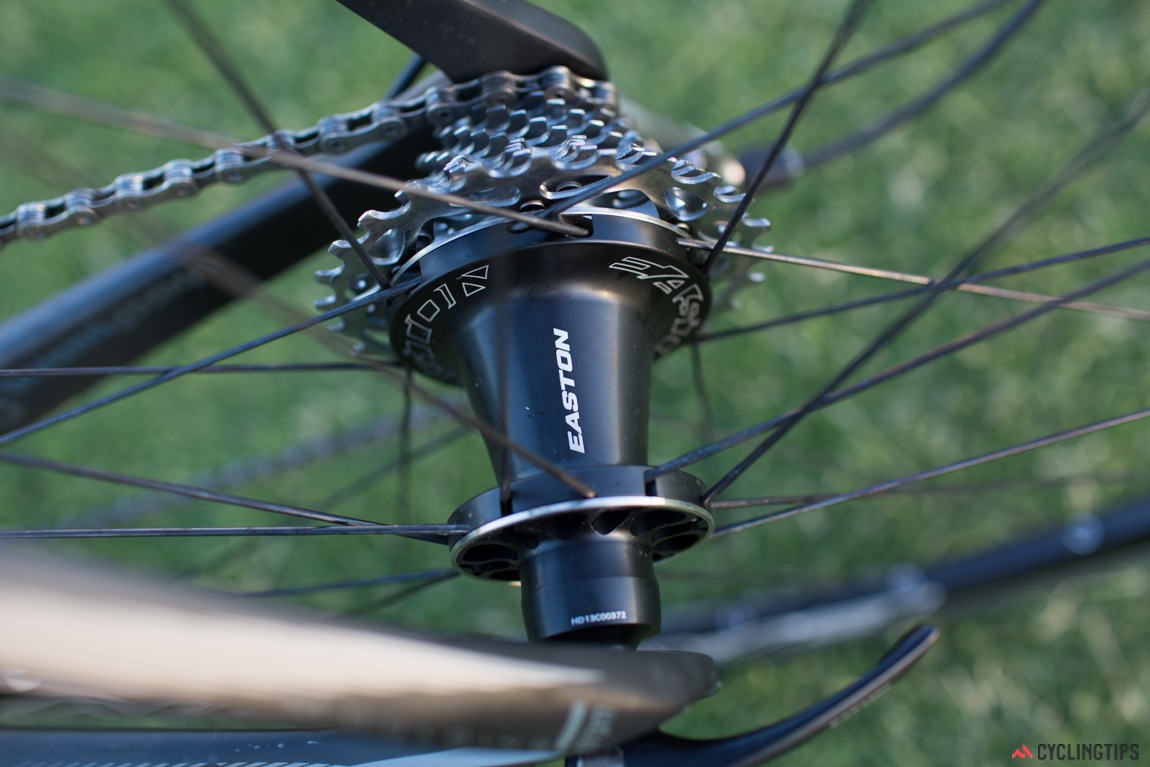 R4 rear hub (28 rear spokes)