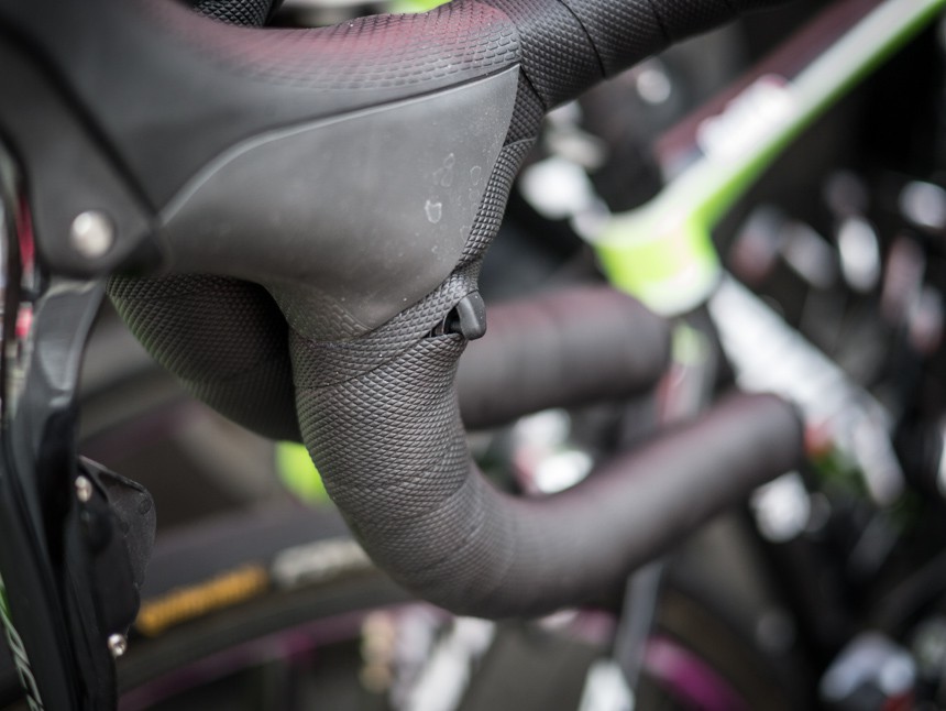  Many riders are also using Shimano's Di2 sprint shifters for the option to shift while in the drops without the need to move position.