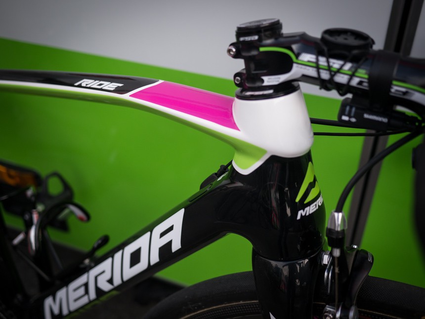   Lampre-Merida will be showcasing a new bike, the "Ride". A new model from team sponsor Merida. Last year the bike was used as a prototype on the cobbles, this year its the finished product. A huge head tube is one of the more striking points of the bike, that and the lime green and garish pink. 